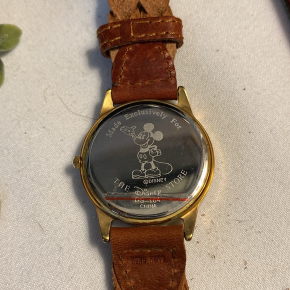 Vintage Disney Pocahontas watch with box - Picture 11 of 11